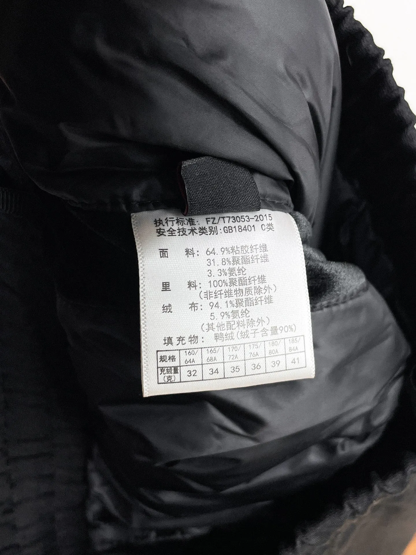 P490 Big Goose🇨🇦 🔥50ss thickened warm down pants, a new autumn and winter product, are here. 🌹Winter essential outdoor windproof, lockable and warm. Made of professional-grade outdoor windproof, waterproof and breathable fabric. Lining is filled with %90 white duck down. Lightweight design. Lightweight and warm. Seamless gluing process on the inside. Made of light and gall-free anti-drilling fabric to effectively prevent velvet running. Original hardware accessories Classic logo matching, simple and versatile, the upper body is stylish and not bloated, the same style for men and women! Size: M-3XL.
